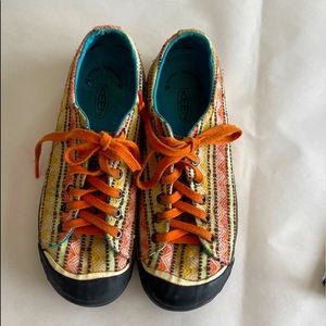 Keen colorful lace up canvas southwest pattern Shoes size 7.5
